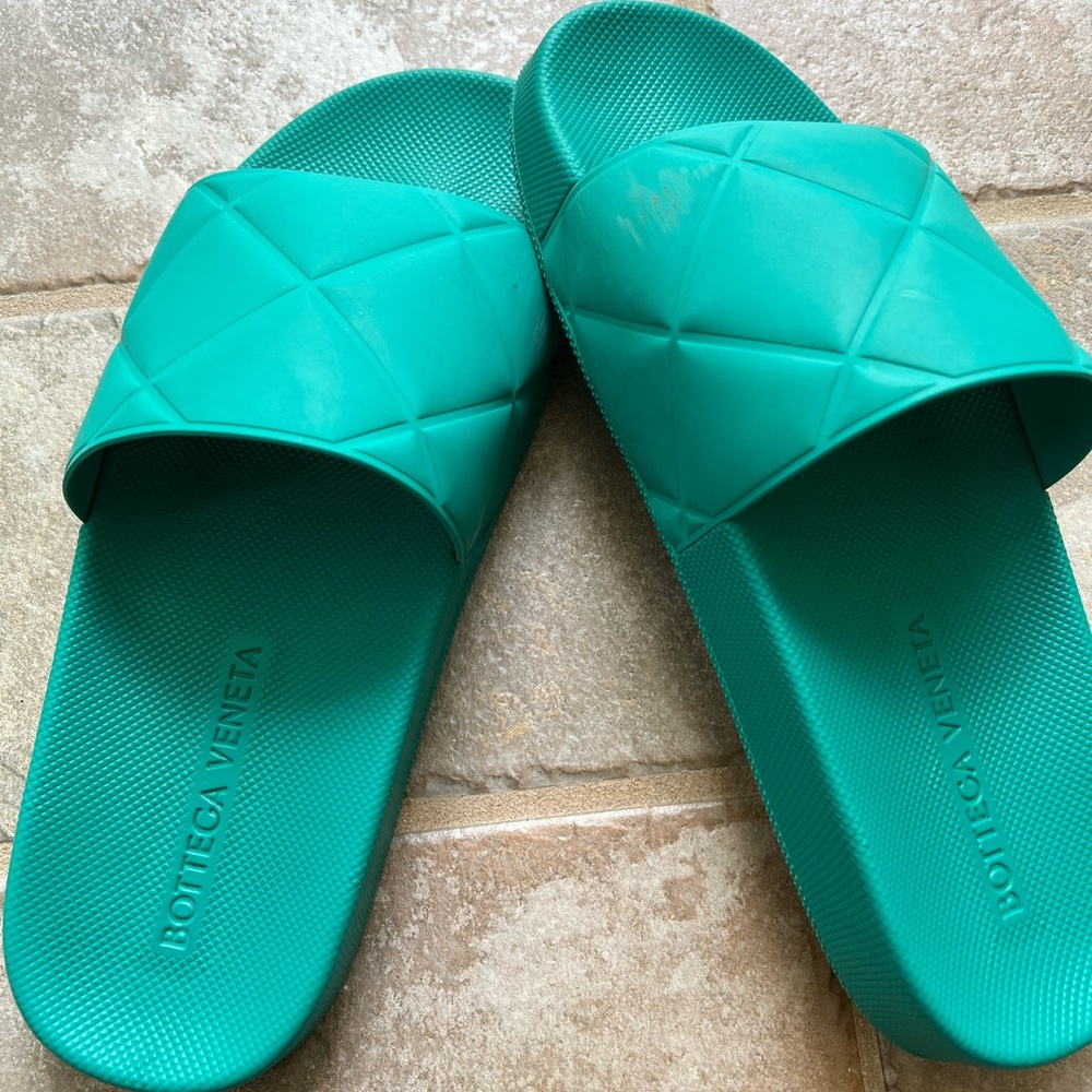 Bottega Veneta quilted pool slides -size 40